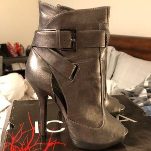 Icora half boots NWT